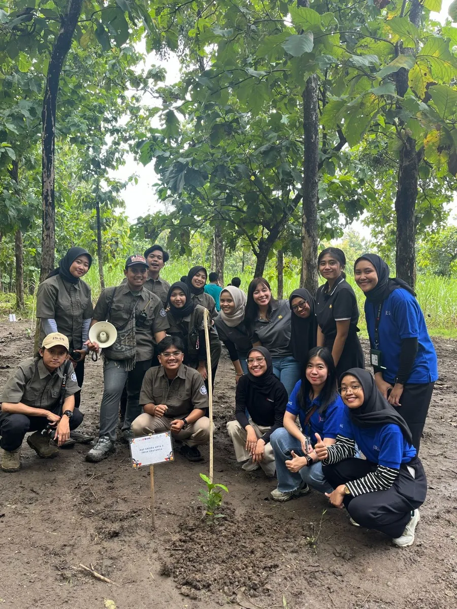 Field team and students at a MAS reforestation site in Central Java, Indonesia